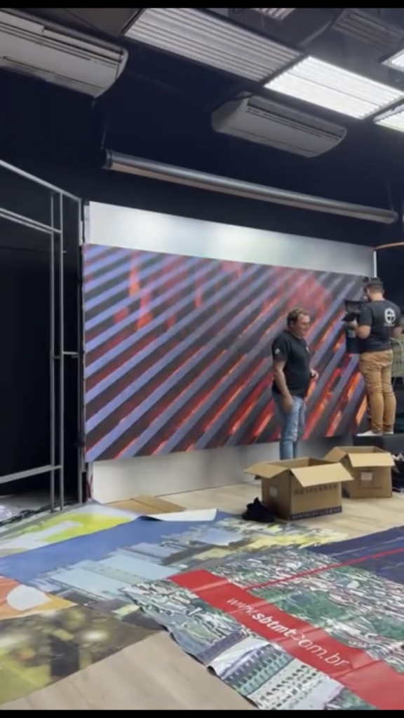 TV P2.5 in Brazilian - Commercial display - 3