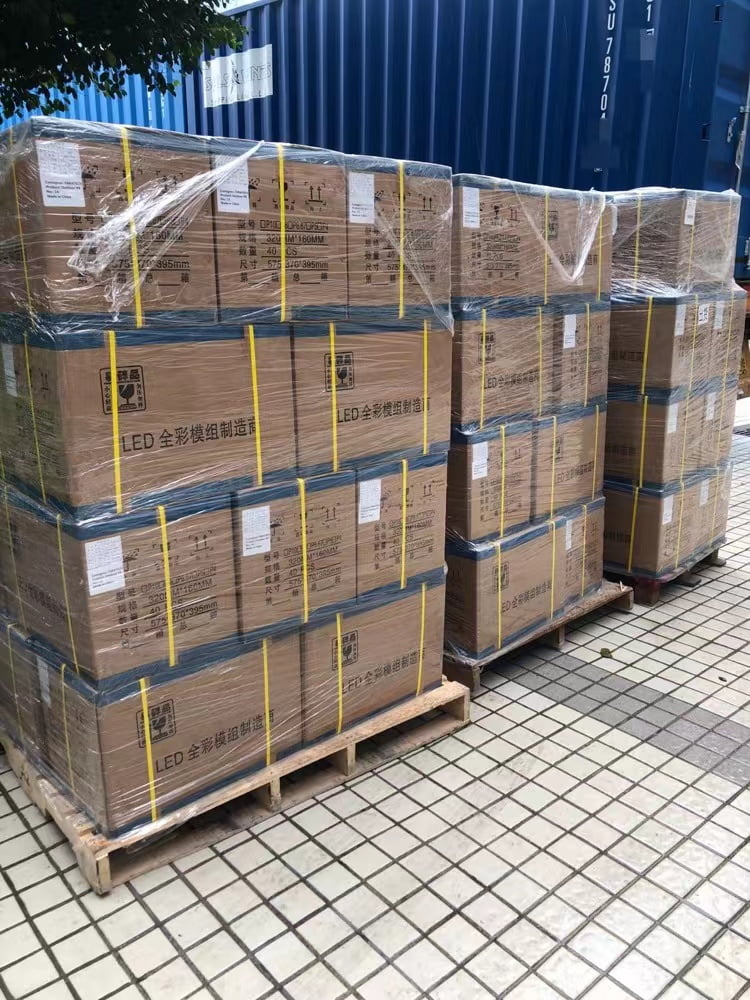 Loading container…in raining… - News - 1