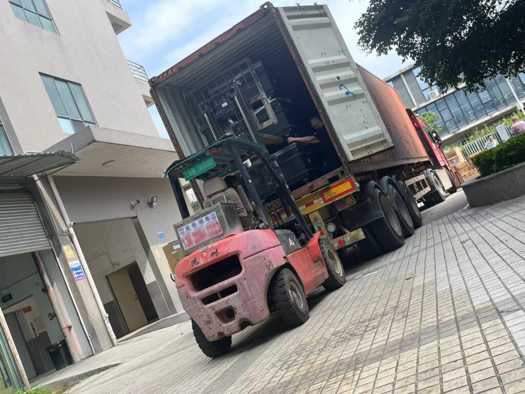 Loading 99pcs flight case, 500mm×1000mm rental cabinet - News - 2