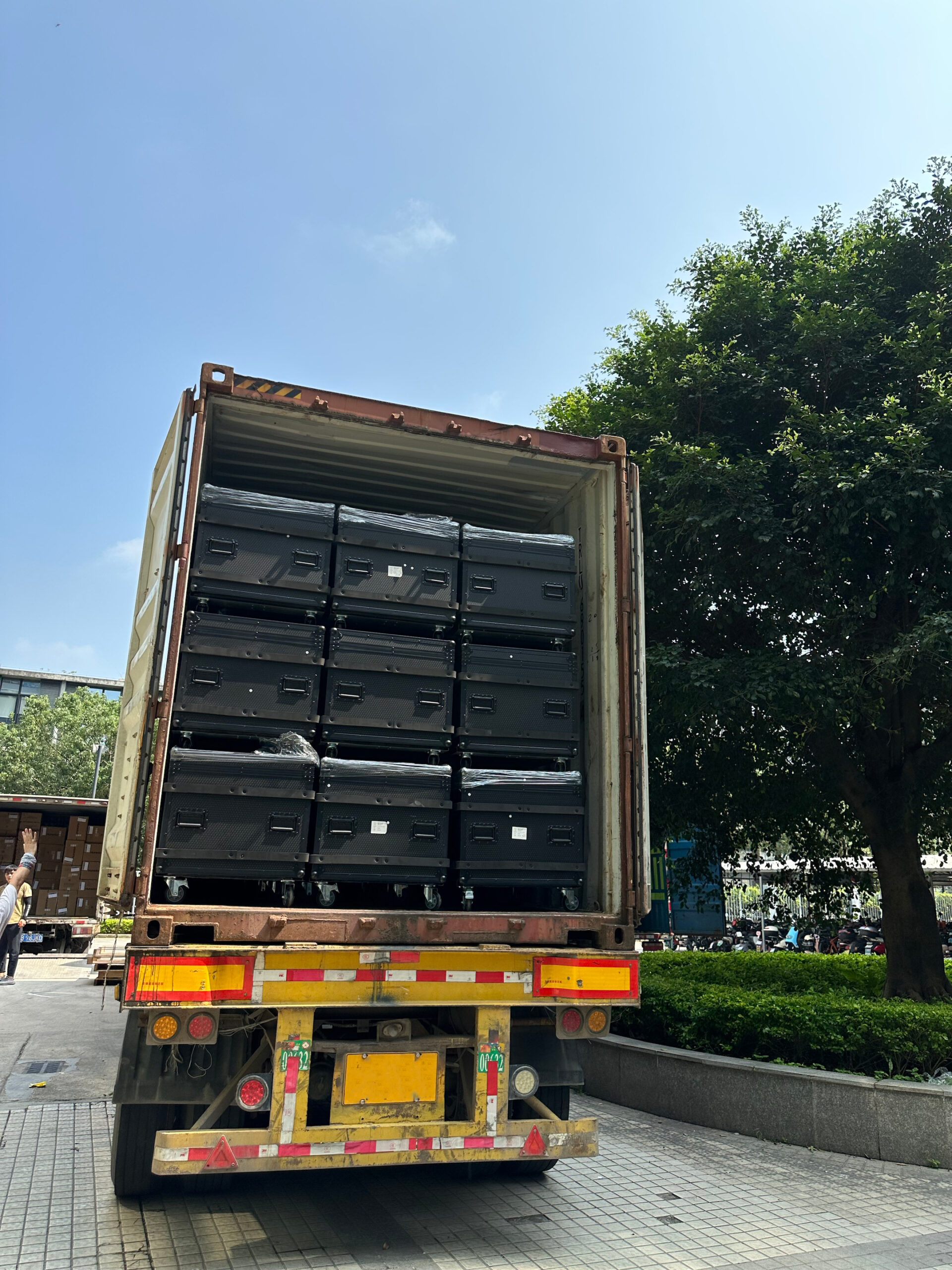 Loading 99pcs flight case, 500mm×1000mm rental cabinet - News - 4