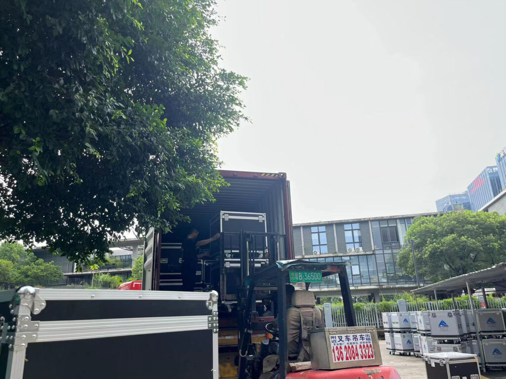 640*640 Indoor P3.076 LED video display loading a container - News - 3