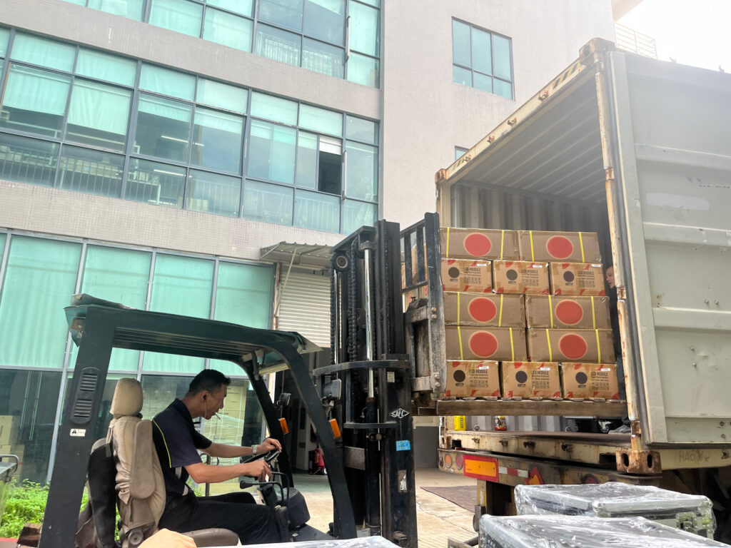 LED video display loading a container...... - News - 4
