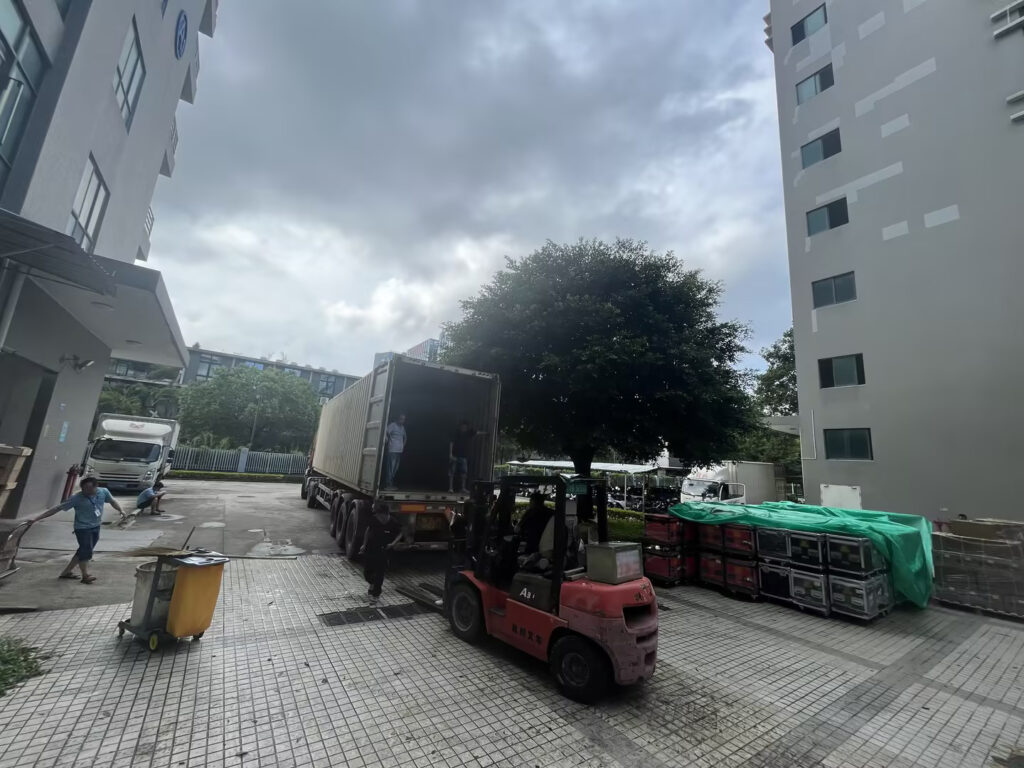 LED video display loading a container...... - News - 2