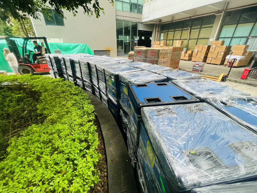 500×500 LED video display loading a container…… - News - 3