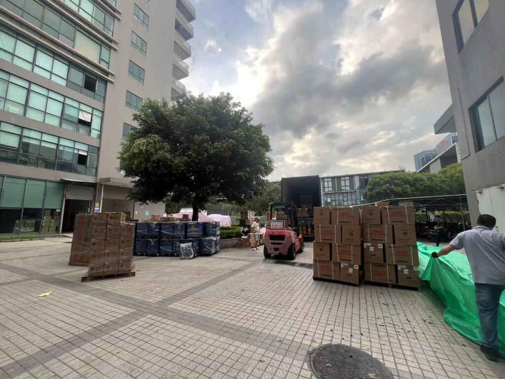 500×500 LED video display loading a container…… - News - 4
