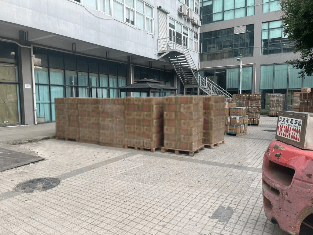 500x500 LED video display loading a container... - Company News - 4