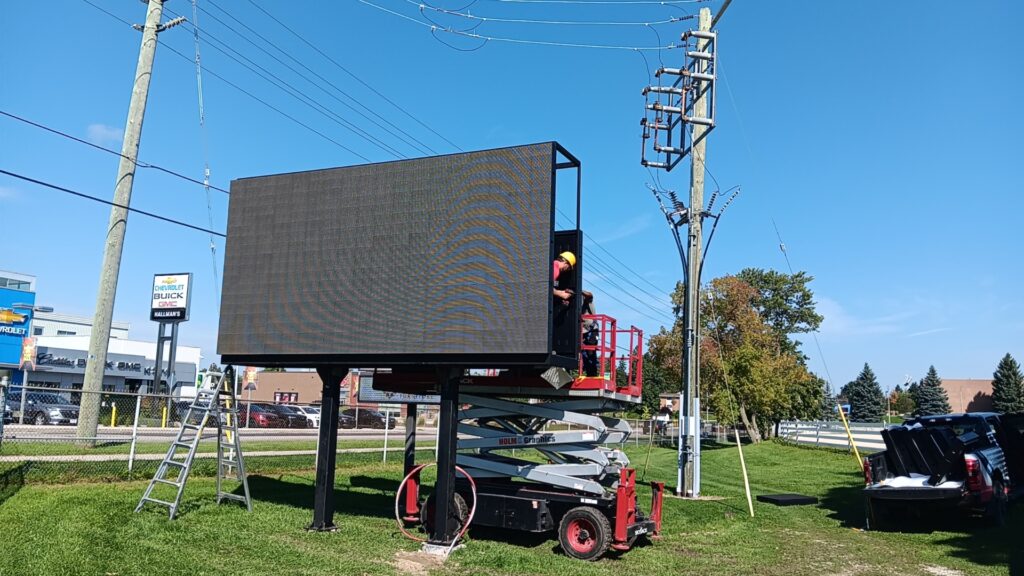 Outdoor P8 Canada