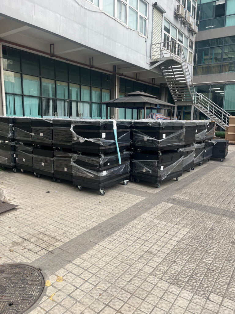 500mm*500mm LED video display rental cabinet loading a container...... - Company News - 1