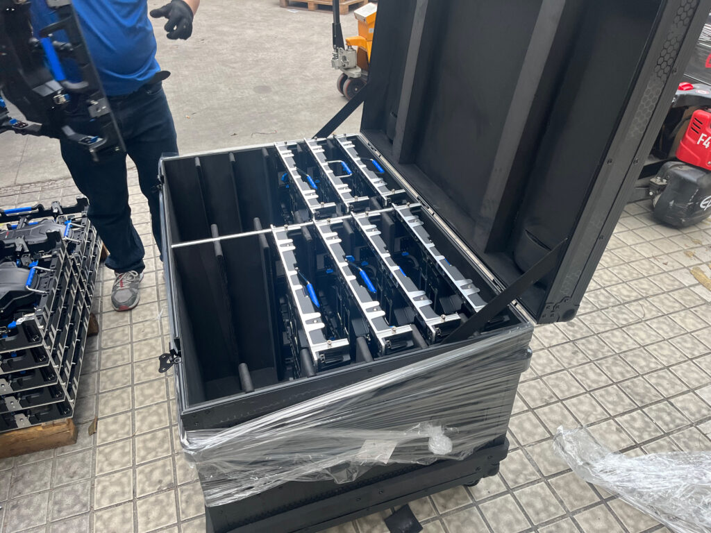 500mm*500mm LED video display rental cabinet loading a container...... - Company News - 4