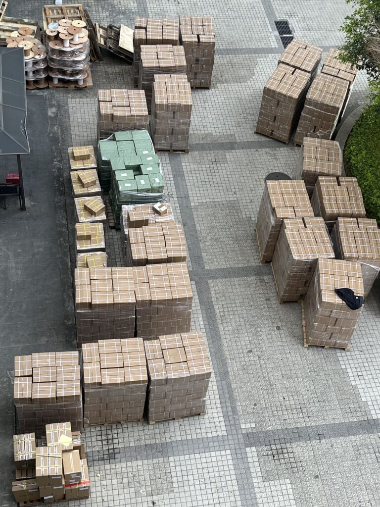 Full colour LED video display cabinet loading a container... - Company News - 3